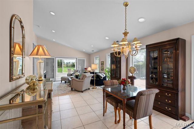 2104 N Ballas Road, Town And Country, MO 63131
