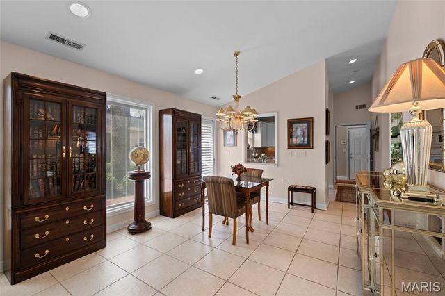 2104 N Ballas Road, Town And Country, MO 63131