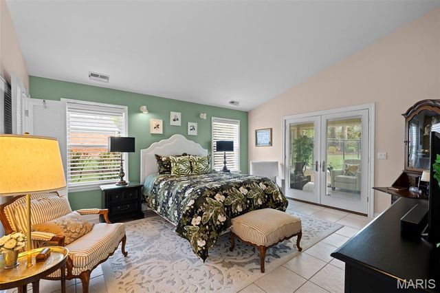 2104 N Ballas Road, Town And Country, MO 63131