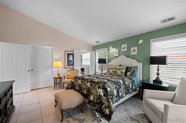 2104 N Ballas Road, Town And Country, MO 63131