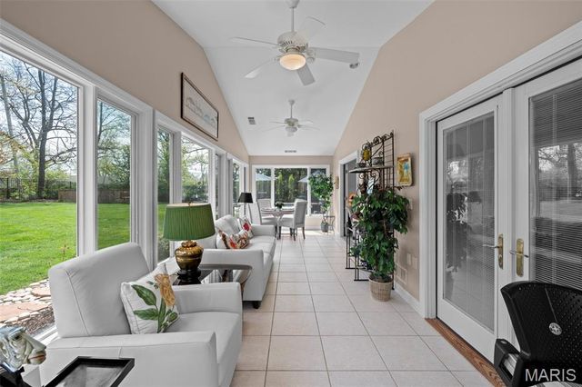 2104 N Ballas Road, Town And Country, MO 63131
