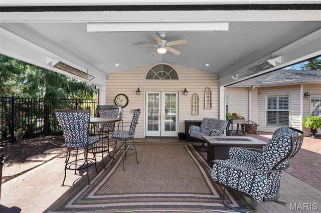 2104 N Ballas Road, Town And Country, MO 63131