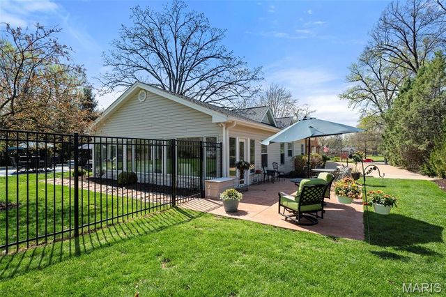 2104 N Ballas Road, Town And Country, MO 63131