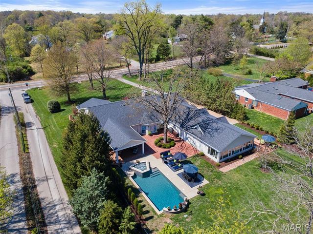 2104 N Ballas Road, Town And Country, MO 63131