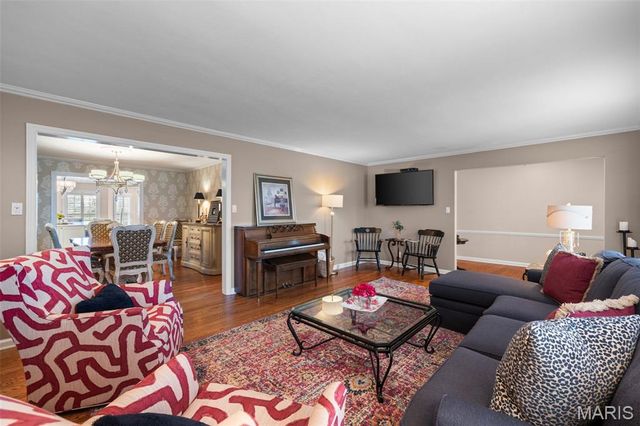 2104 N Ballas Road, Town And Country, MO 63131