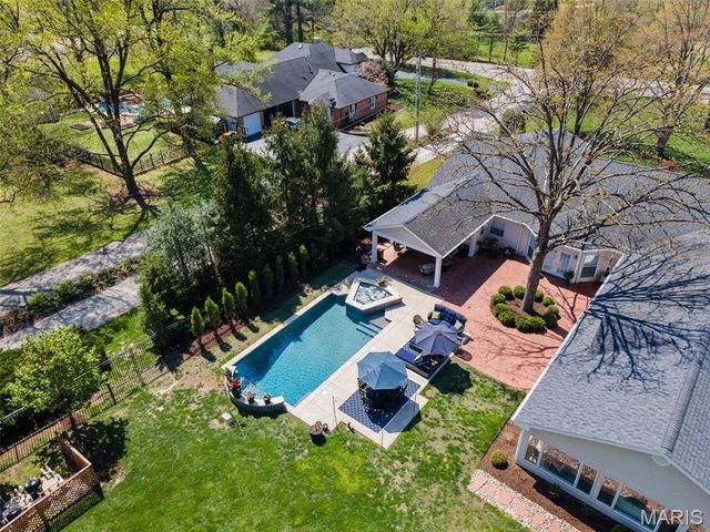 2104 N Ballas Road, Town And Country, MO 63131