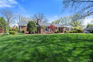 2104 N Ballas Road, Town And Country, MO 63131