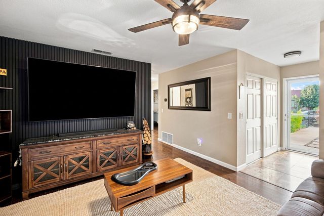 5742 Lorella Way, Sacramento, CA 95842