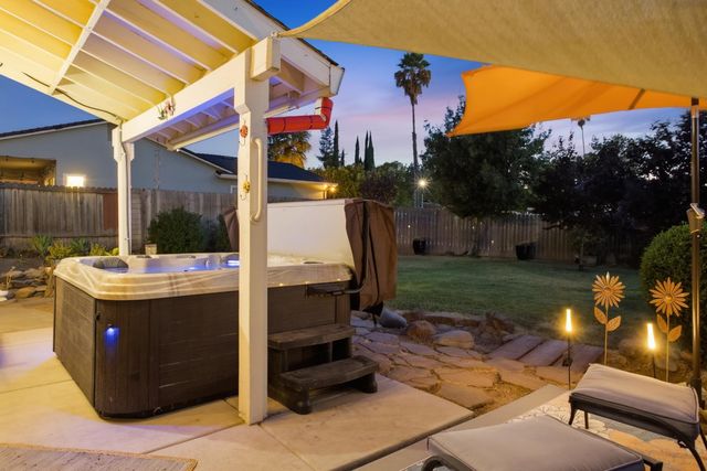 5742 Lorella Way, Sacramento, CA 95842
