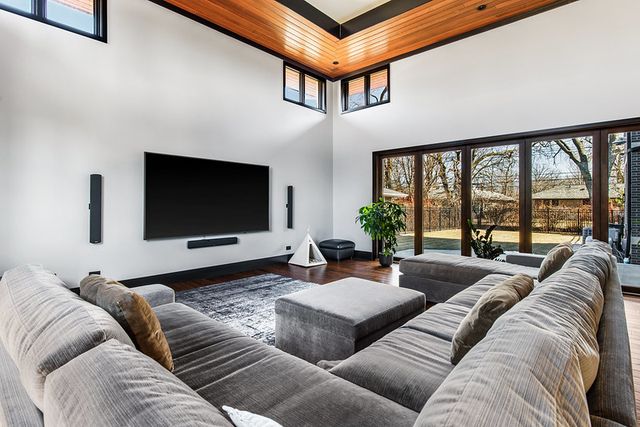 6505 N Knox Avenue, Lincolnwood, IL 60645