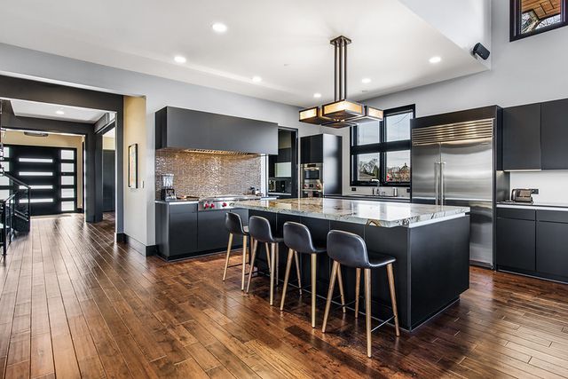 6505 N Knox Avenue, Lincolnwood, IL 60645