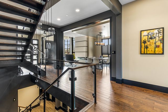 6505 N Knox Avenue, Lincolnwood, IL 60645