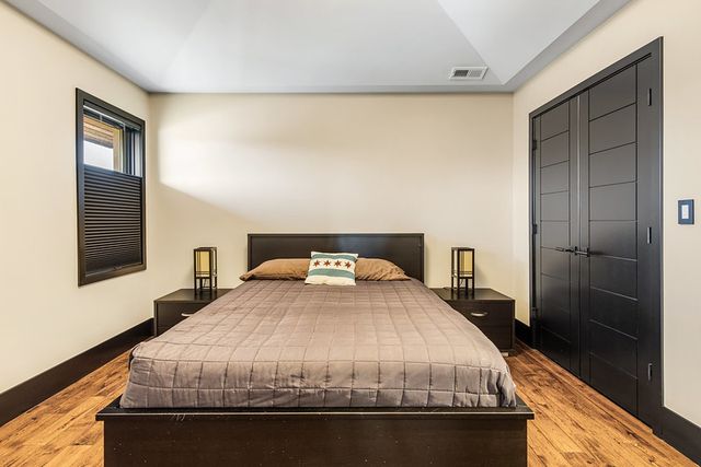 6505 N Knox Avenue, Lincolnwood, IL 60645