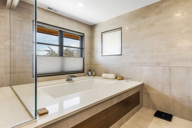 6505 N Knox Avenue, Lincolnwood, IL 60645