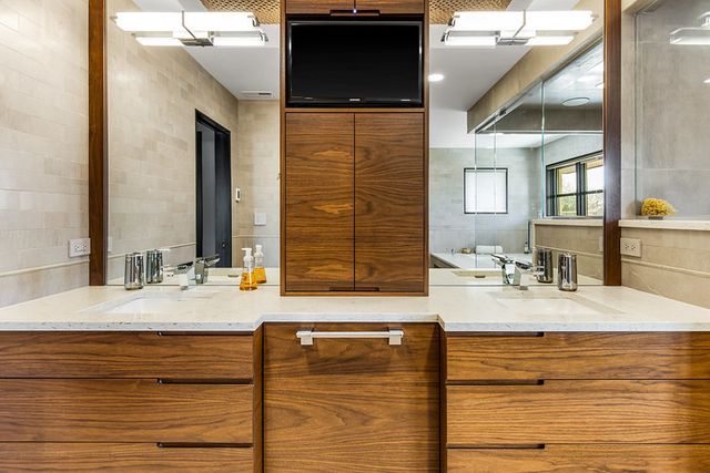 6505 N Knox Avenue, Lincolnwood, IL 60645