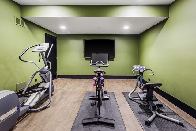 6505 N Knox Avenue, Lincolnwood, IL 60645