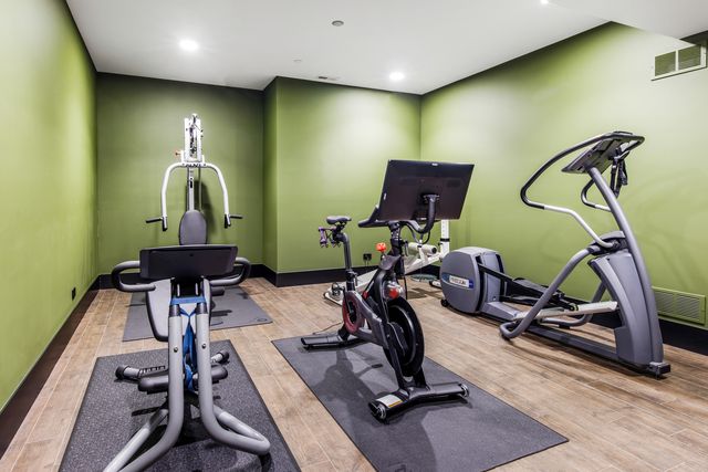 6505 N Knox Avenue, Lincolnwood, IL 60645