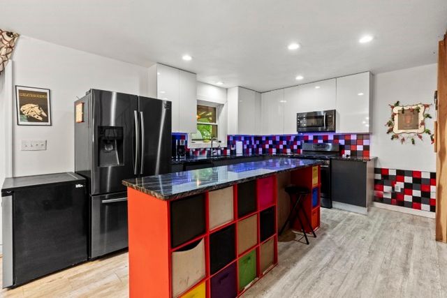 503 Girard Street, Flippin, AR 72634