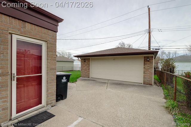 34227 Rosslyn Street, Westland, MI 48185