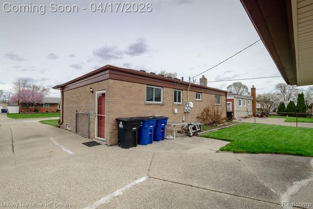 34227 Rosslyn Street, Westland, MI 48185