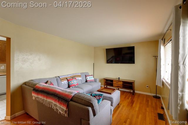 34227 Rosslyn Street, Westland, MI 48185