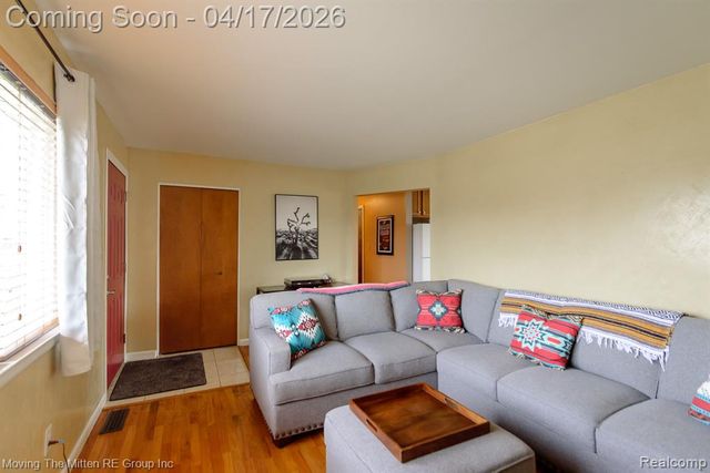 34227 Rosslyn Street, Westland, MI 48185