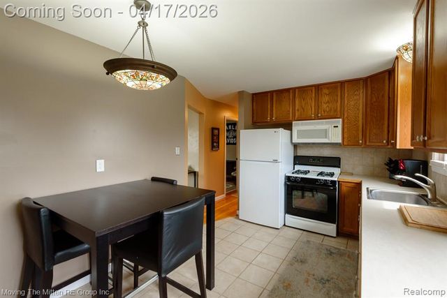 34227 Rosslyn Street, Westland, MI 48185