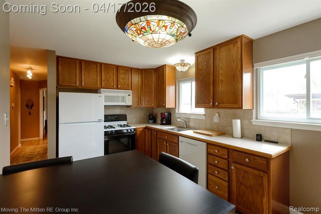 34227 Rosslyn Street, Westland, MI 48185