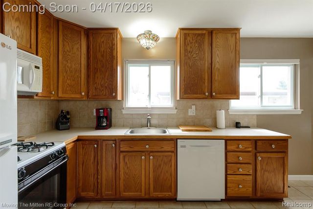 34227 Rosslyn Street, Westland, MI 48185