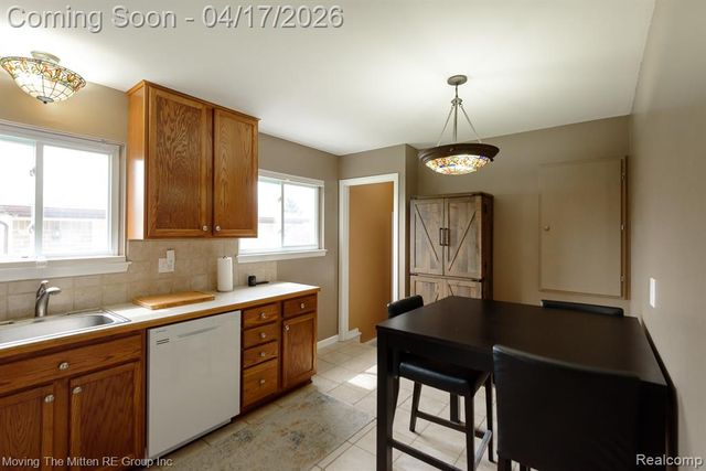 34227 Rosslyn Street, Westland, MI 48185