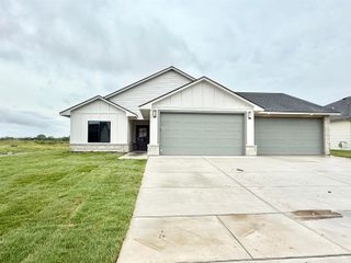 2612 S Willow Oak St, Wichita, KS 67230