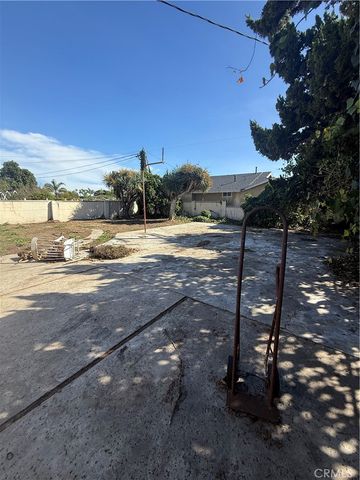 1128 W Dolores, Wilmington, CA 90744