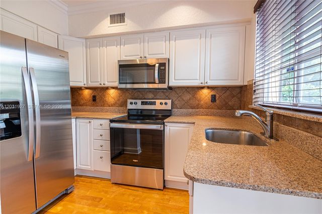 15 Madeira Avenue 9, Coral Gables, FL 33134
