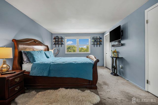 907 Mer-edinburg Road, Hamilton, NJ 08690
