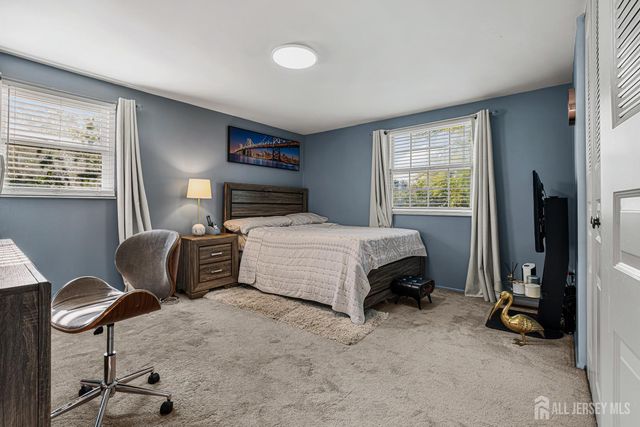 907 Mer-edinburg Road, Hamilton, NJ 08690