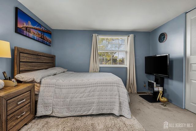 907 Mer-edinburg Road, Hamilton, NJ 08690