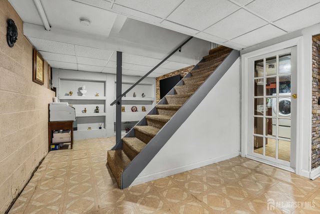 907 Mer-edinburg Road, Hamilton, NJ 08690
