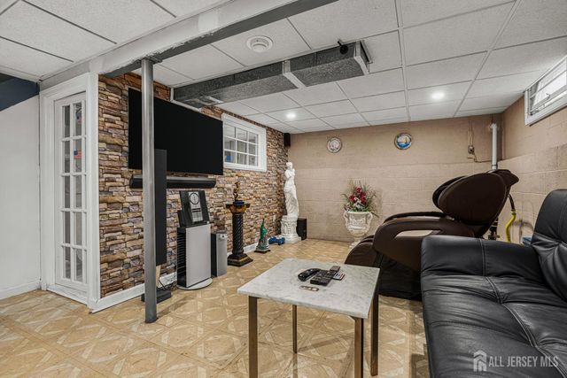 907 Mer-edinburg Road, Hamilton, NJ 08690