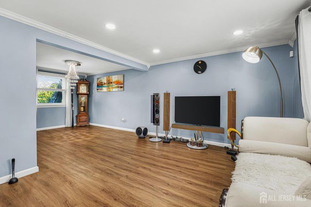907 Mer-edinburg Road, Hamilton, NJ 08690