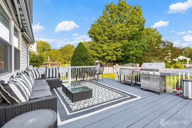 907 Mer-edinburg Road, Hamilton, NJ 08690