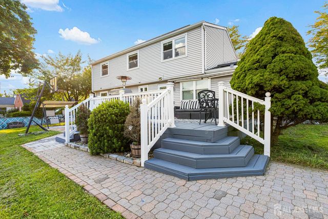 907 Mer-edinburg Road, Hamilton, NJ 08690