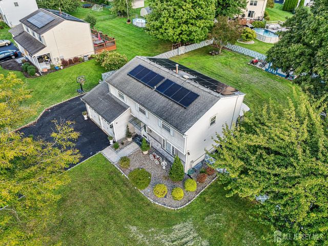 907 Mer-edinburg Road, Hamilton, NJ 08690