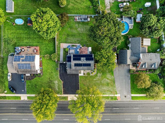 907 Mer-edinburg Road, Hamilton, NJ 08690