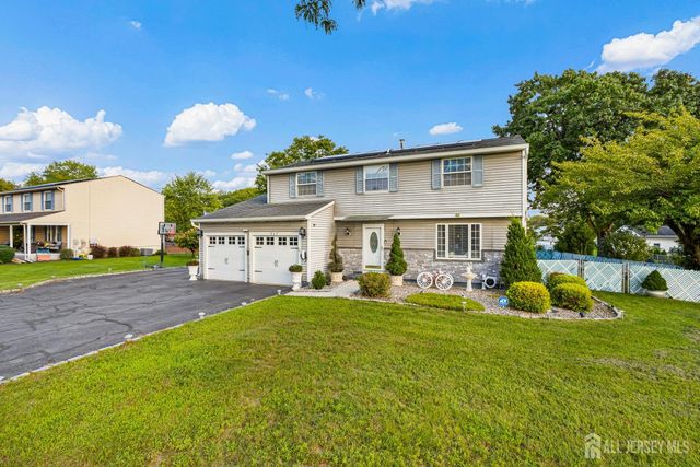 907 Mer-edinburg Road, Hamilton, NJ 08690