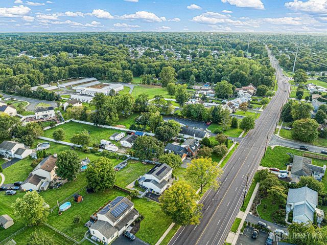 907 Mer-edinburg Road, Hamilton, NJ 08690