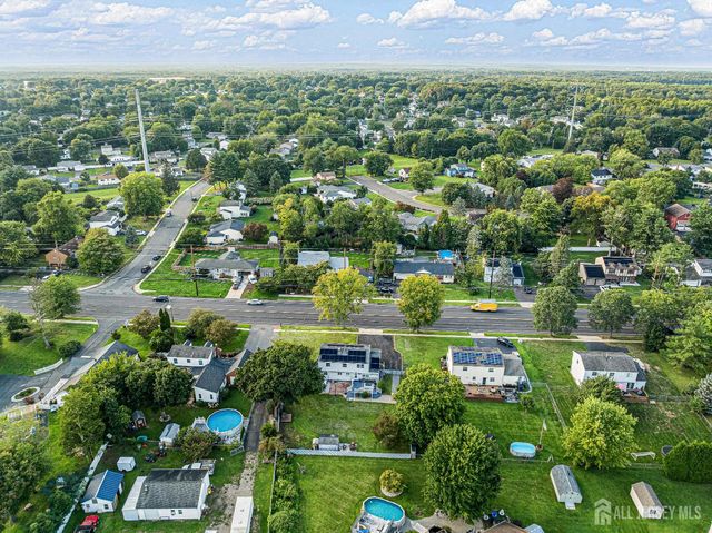 907 Mer-edinburg Road, Hamilton, NJ 08690