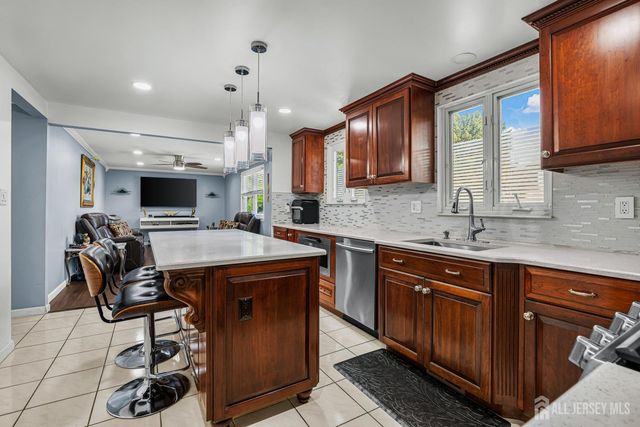 907 Mer-edinburg Road, Hamilton, NJ 08690