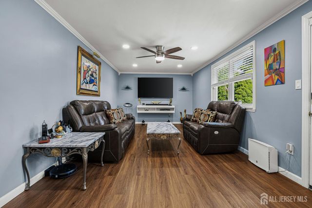 907 Mer-edinburg Road, Hamilton, NJ 08690