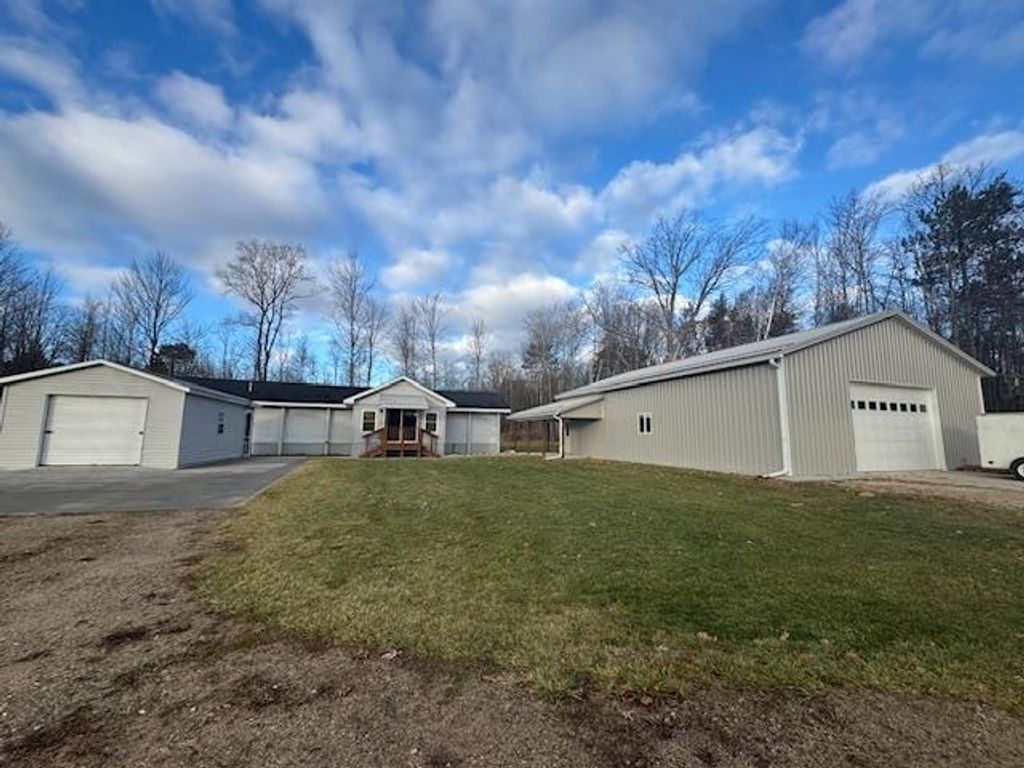 2520 S Blodgett, Lake City, MI 49651