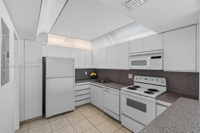 2301 S Ocean Dr 1004, Hollywood, FL 33019